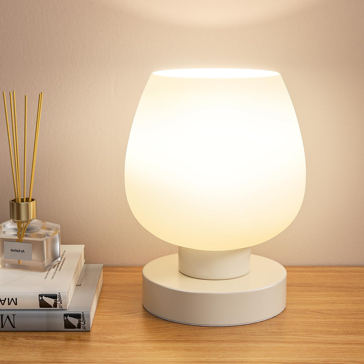 Seealle Touch Table Lamp nightstand base showing effortless touch control for quick lighting