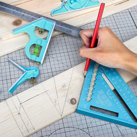 SHALL wide-lipped fence ensures flush alignment with wood edges.