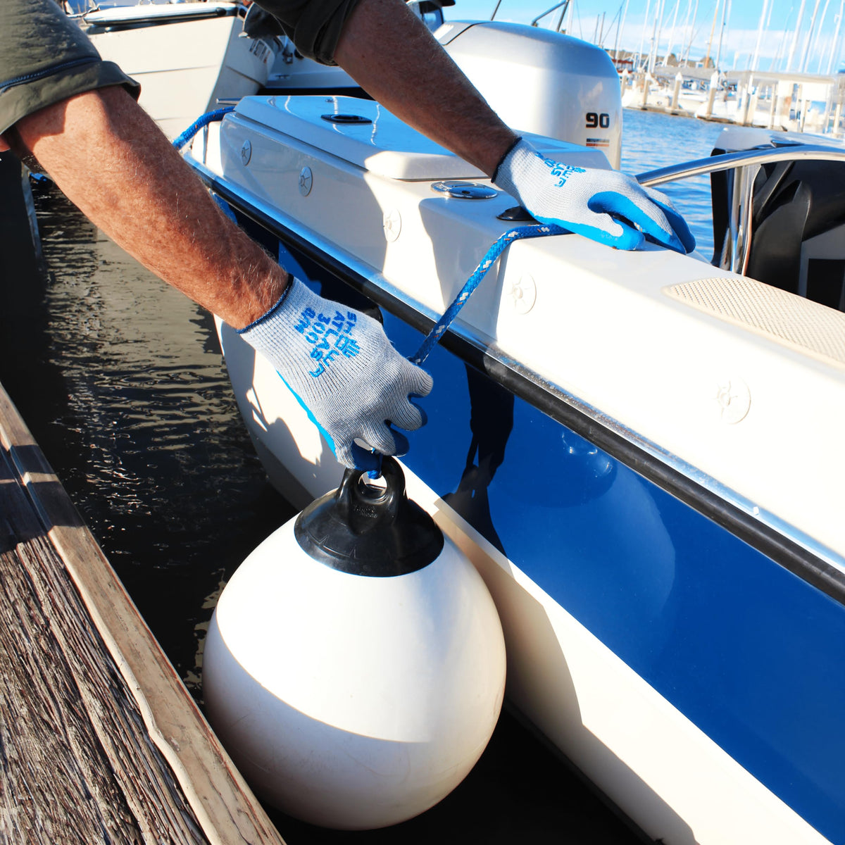 Showa Atlas 300 natural rubber palm delivers abrasion resistance for tough tasks.