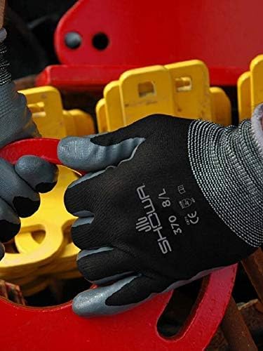 Showa Atlas 370B nitrile palm coating provides strong grip in dry conditions.