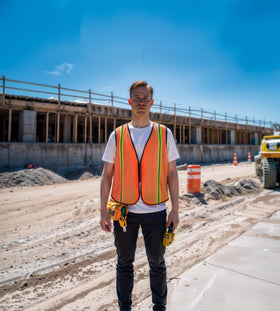 SIFE breathable mesh fabric keeps wearers cool during long shifts.