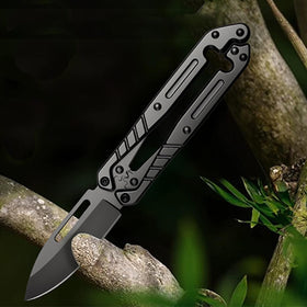 Silaoburi aerospace-inspired mechanism delivers smooth blade action.