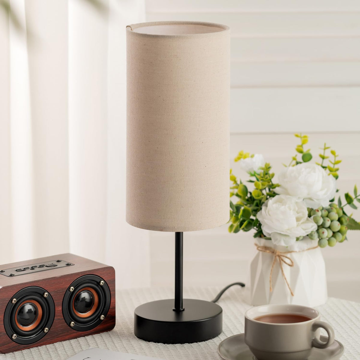SIXZOONM end-table lamp provides soft reading light