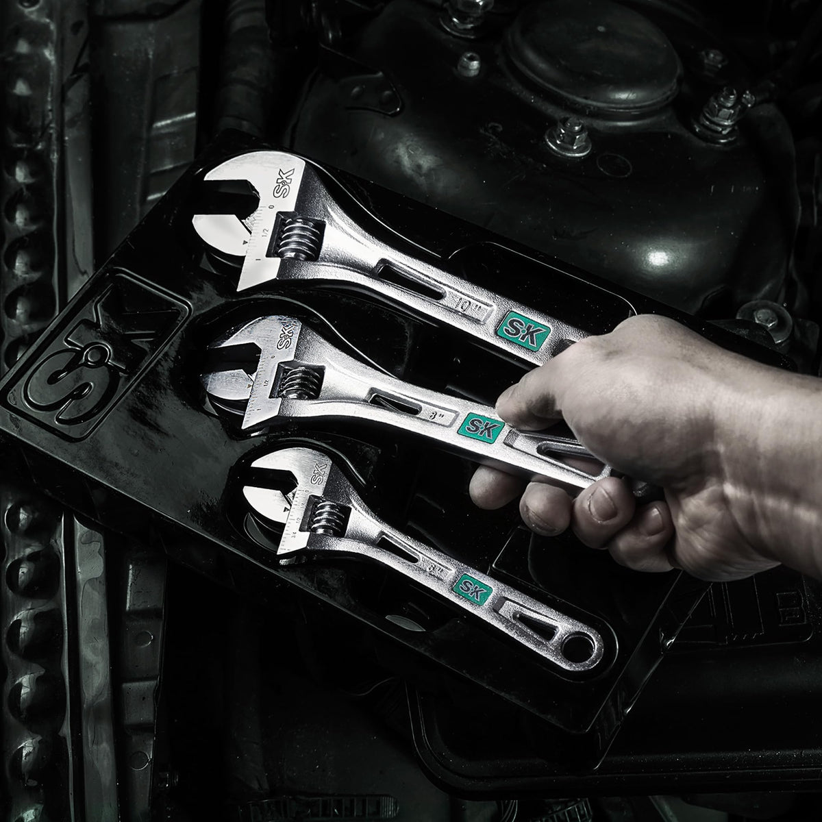Round hook hole on SK wrench end for easy hanging and storage