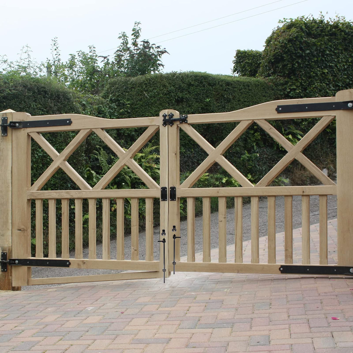 Skelang compatible hardware for wood, metal, and vinyl gates