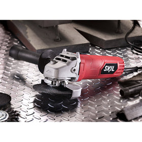 Skil 9295-01 metal gear housing emphasizes durability during heavy grinding