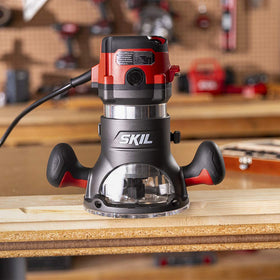 Skil RT1323-00 speed control dial lets material-specific adjustments.