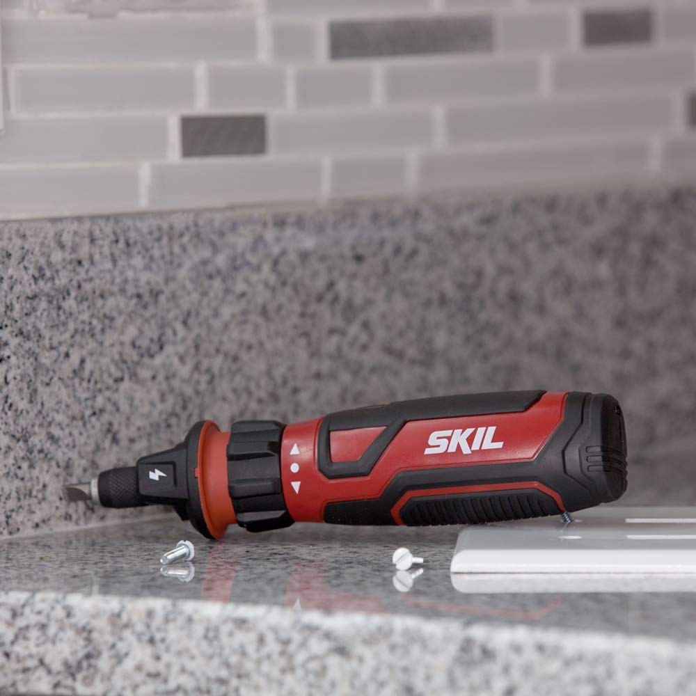 SKIL SD561204 with dual LED light for visibility in dark corners