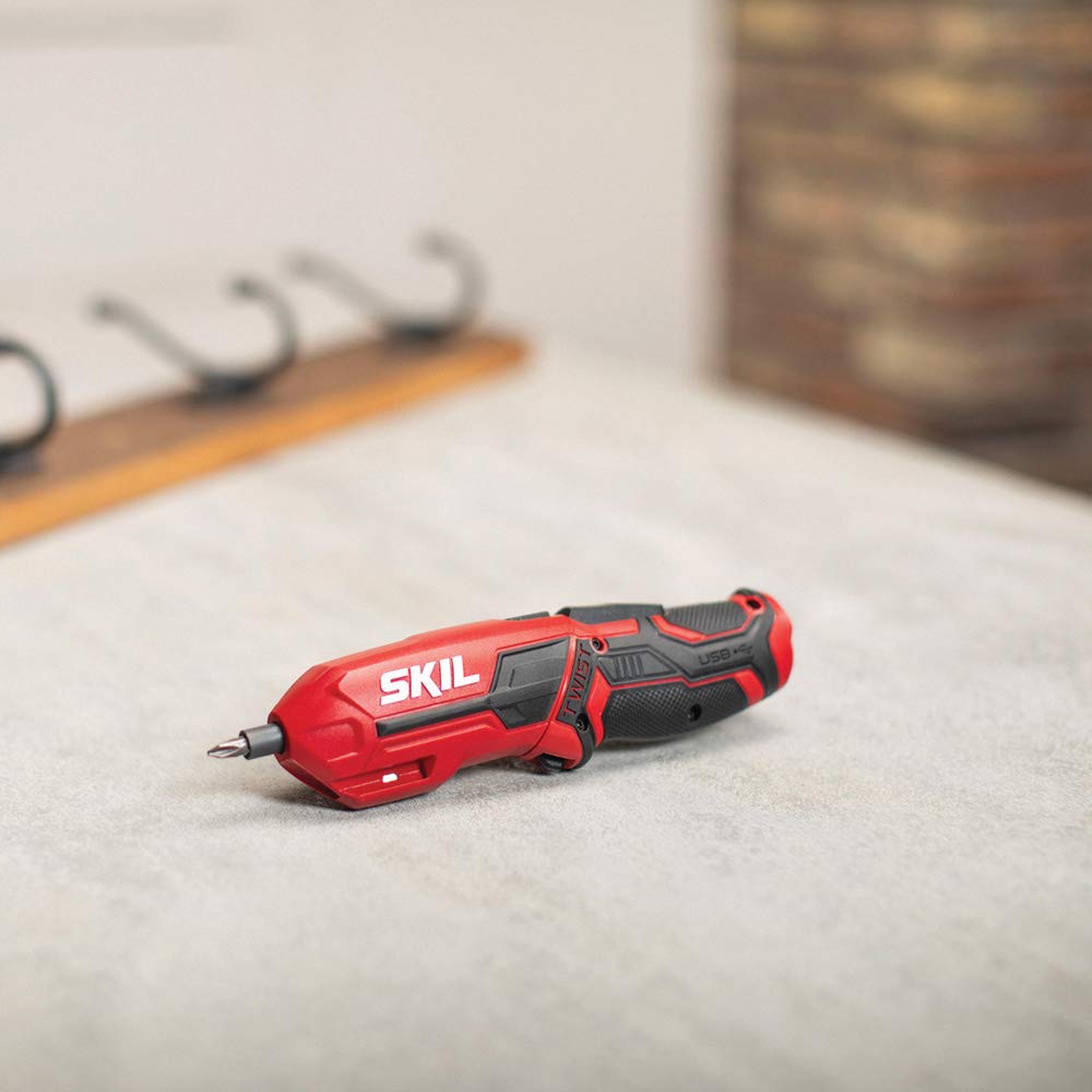 SKIL SD561802 USB-charging indicator shows power status at a glance