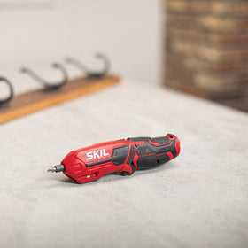 SKIL SD561802 USB-charging indicator shows power status at a glance