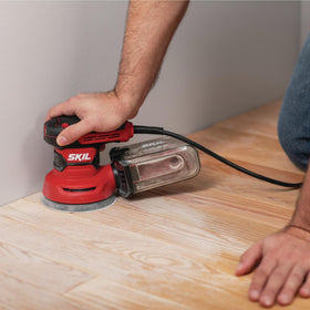 Skil SR211601 compact sander design enables access to tight spaces