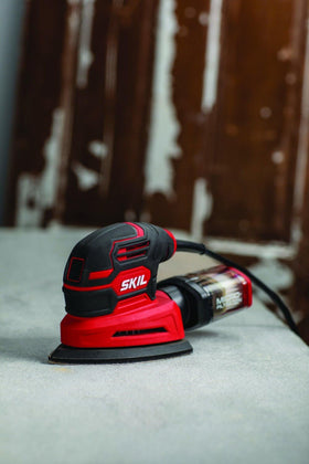 SKIL SR250801 detail sander supports vacuum attachment via dust port.