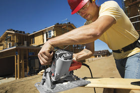 Skilsaw SPT67WL-01 sidewinder layout provides a compact cutting profile.