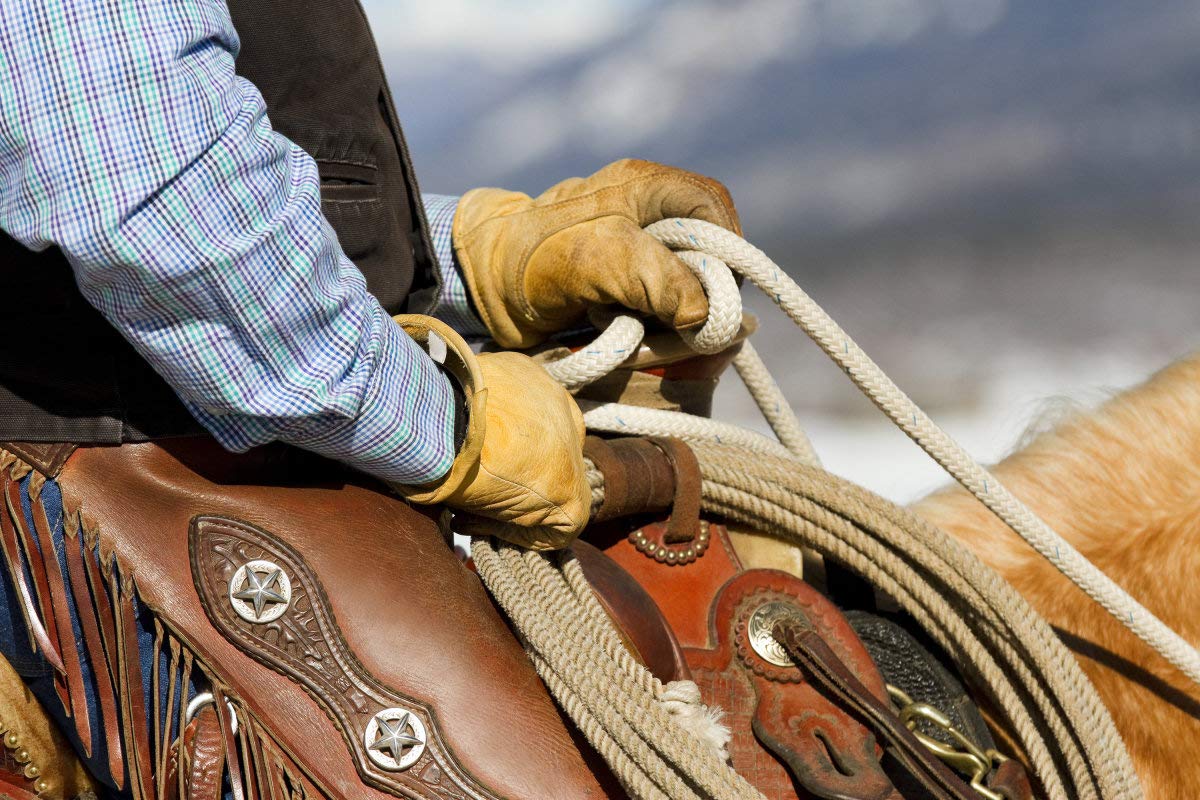 Skydeer SD2210 mechanics glove in action for demanding tasks.