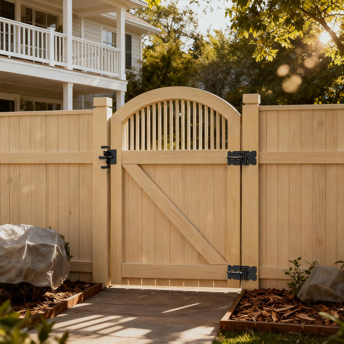SKYSEN gate latch on vinyl fence post shows versatile compatibility