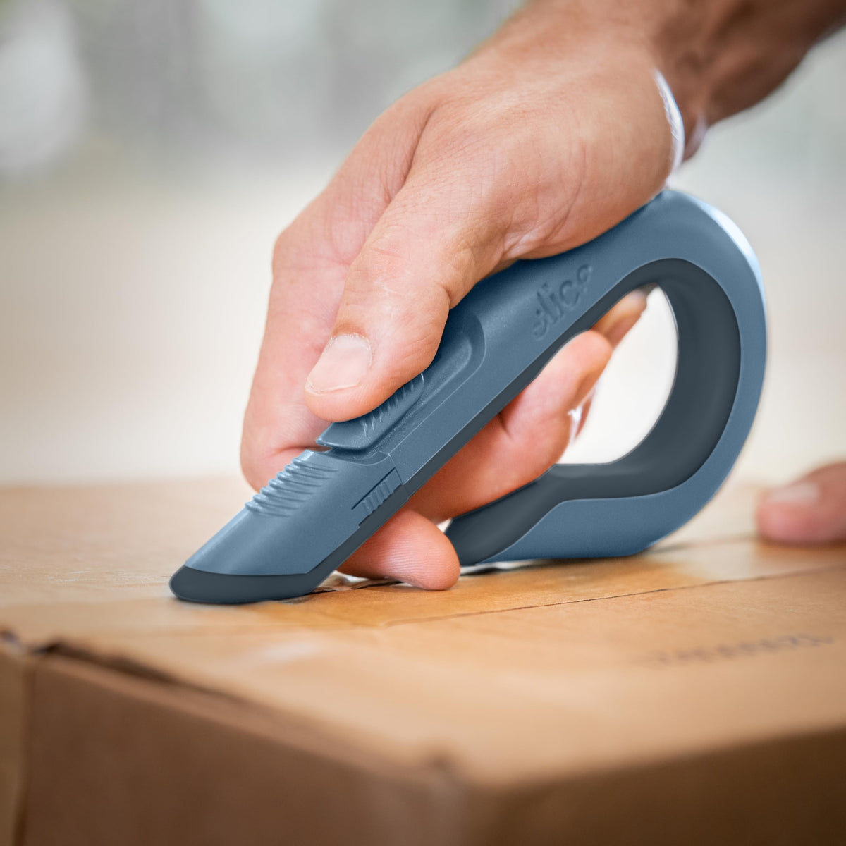 Ergonomic Slice handle enables precise, comfortable cuts for left or right handed use