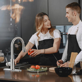 SOEBIZ 18-inch retractable hose extends reach across the sink