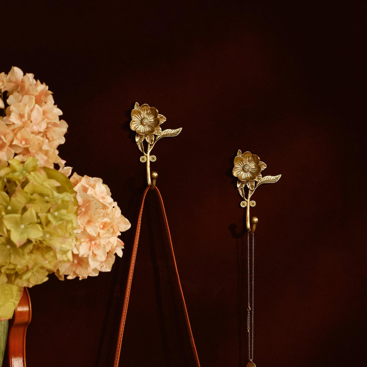 SOFFEE DESIGN golden flower hooks packaging preview showing premium finish