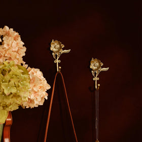 SOFFEE DESIGN golden flower hooks packaging preview showing premium finish