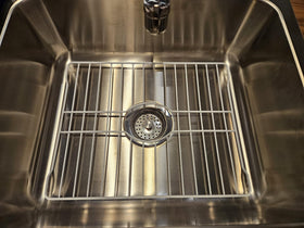 SOFINNI sink protector grid with white coating protects the sink bottom from scratches