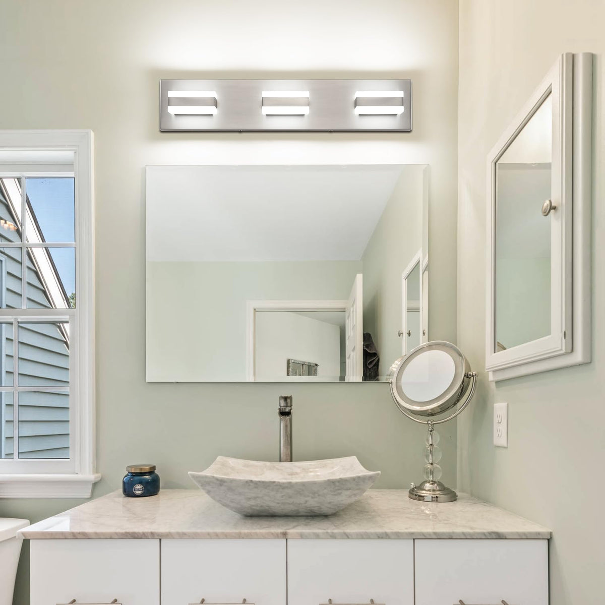 SOLFART moisture-proof bathroom light for humid spaces.