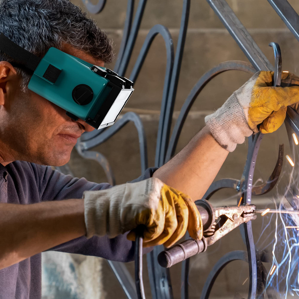 SPARGOS adjustable headband ensures secure fit during long sessions.