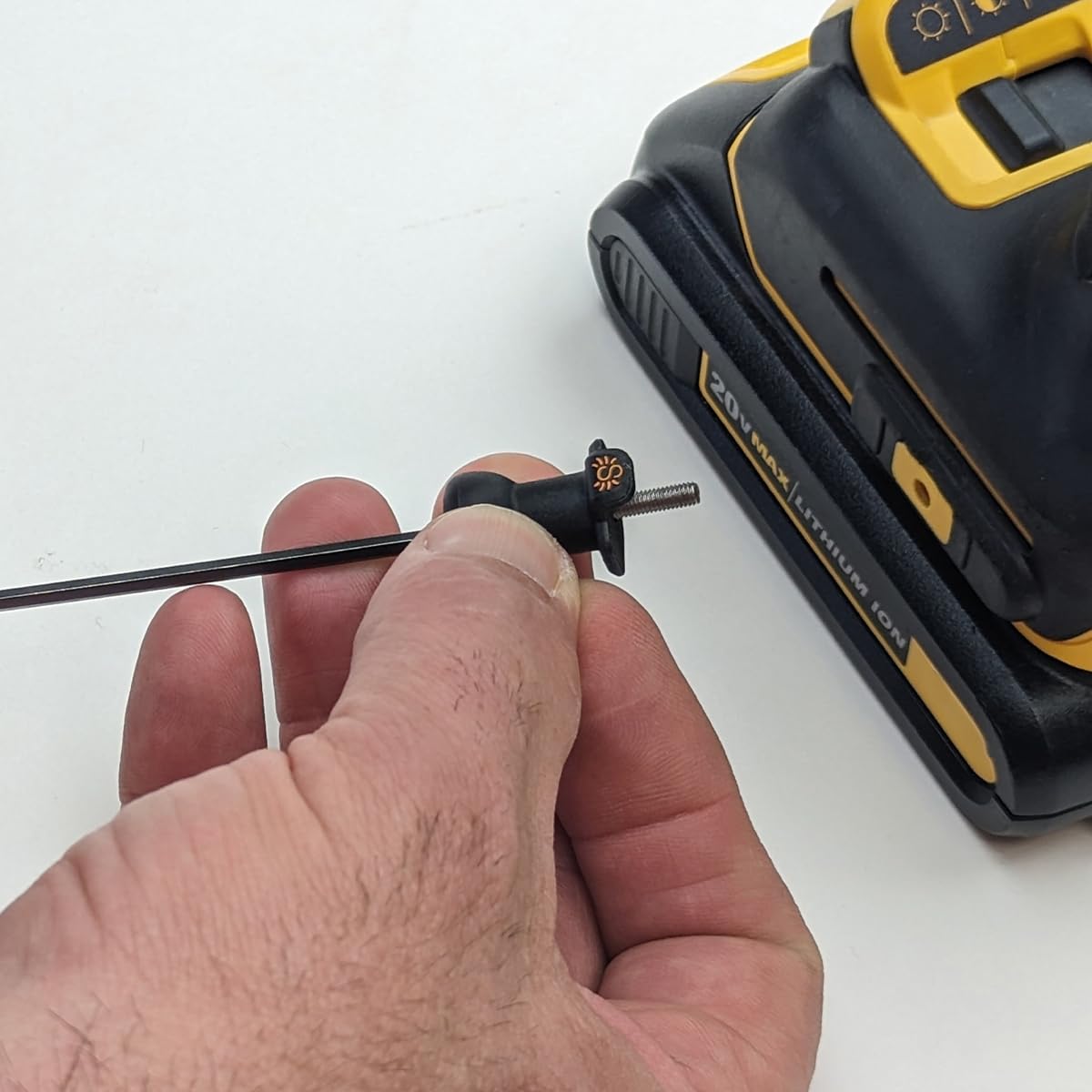 Spider bolts 6-32 provide sturdy mounting for reliable use.