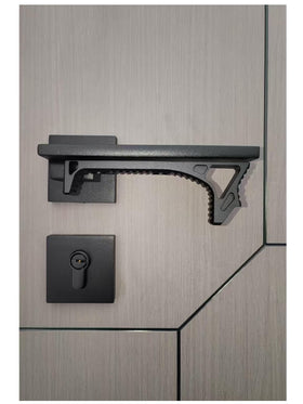 SQHYBAG threaded handle kit installation view enabling smooth door operation