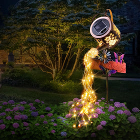 SRNPMIU solar watering can light hanging design enhances outdoor ambiance.
