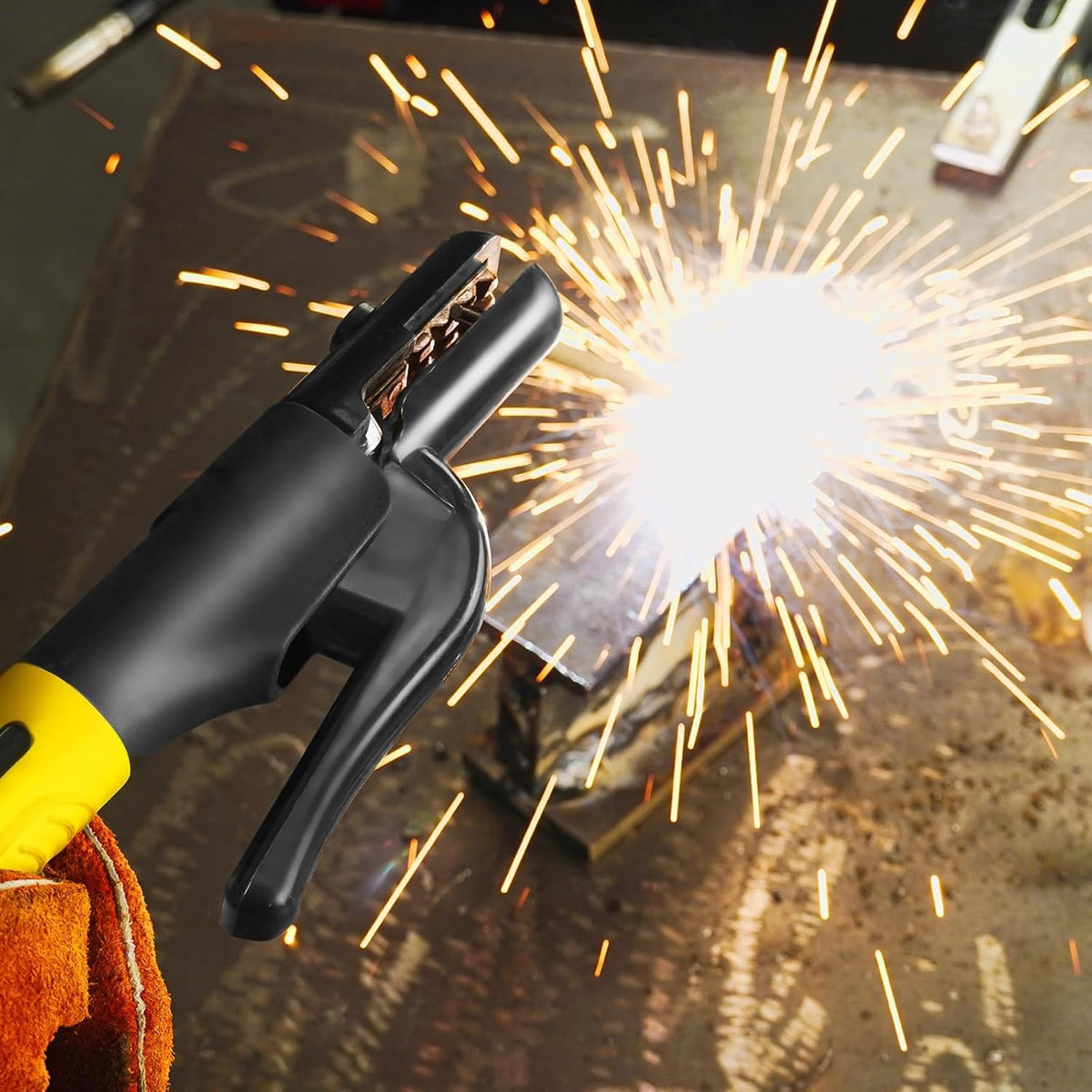SSIMDER welding kit includes holder and clamp for versatile outdoor and shop use.