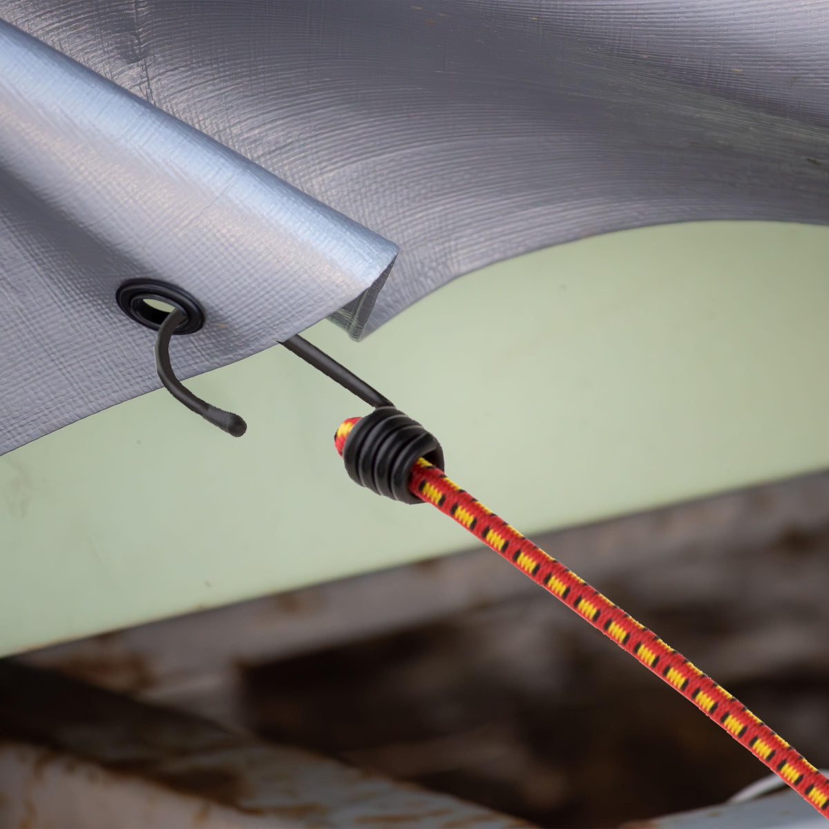 Close-up of vinyl-coated hooks on a Stalwart bungee cord.