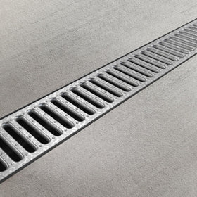Standartpark Vodaland bottom outlet included for versatile drainage configurations.
