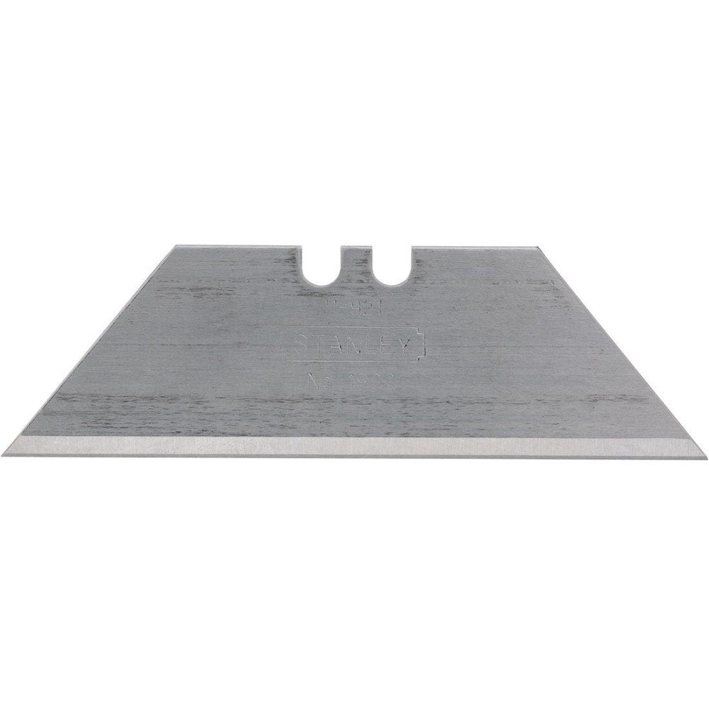 Four-pack packaging keeps blades ready for ongoing projects.