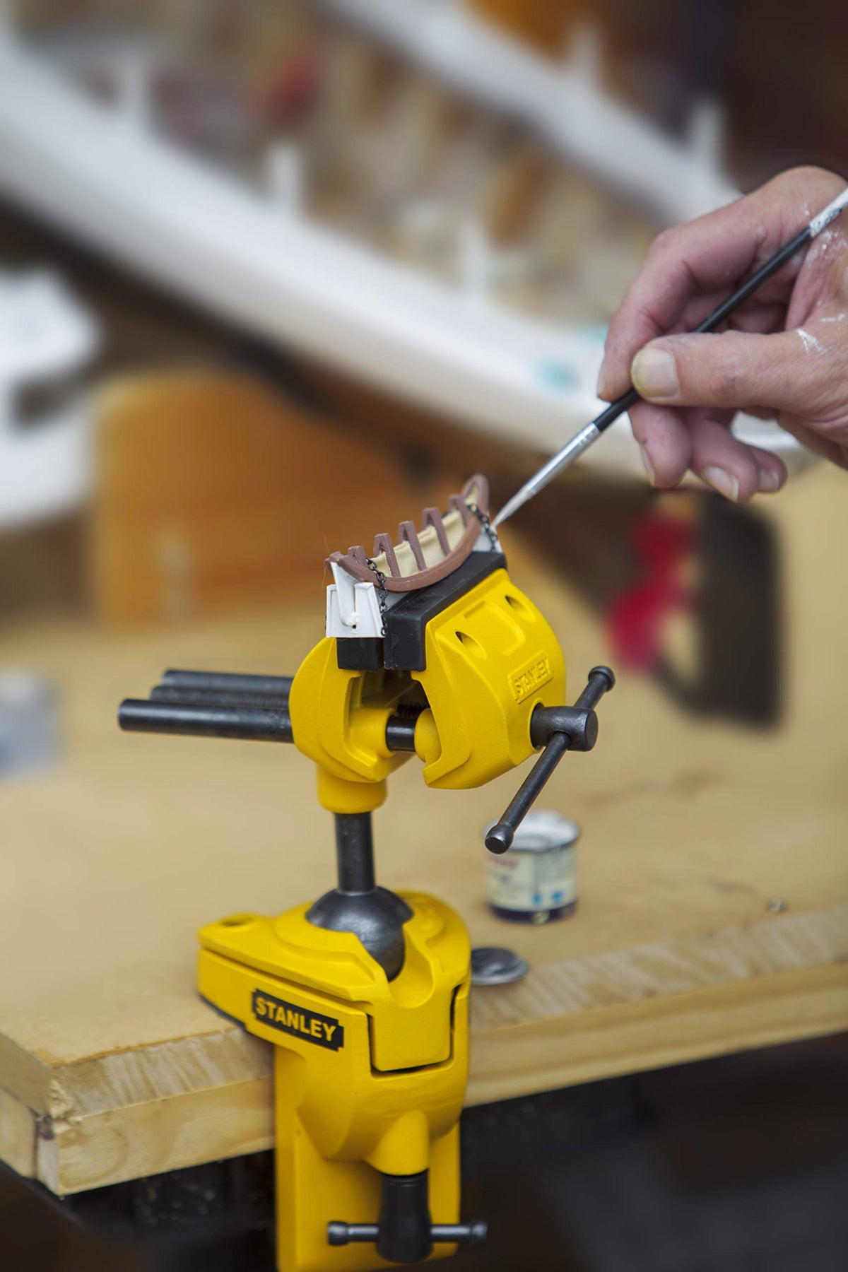 Stanley MaxSteel robust steel construction offers lasting durability for demanding tasks.