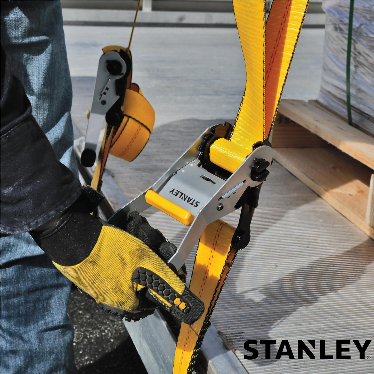 STANLEY S10000J weather-resistant strap for outdoor use