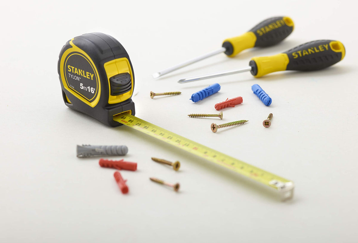 Stanley Tylon dual-locking mechanism prevents blade snap-back during extension.