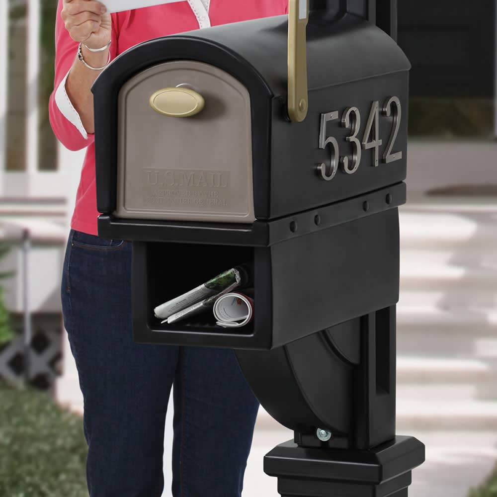 Step2 MailMaster Hudson weather-resistant plastic finish adds refined curb appeal.