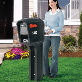 Step2 MailMaster Plus rear view with built-in newspaper compartment.