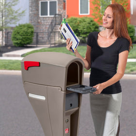 Step2 Mailmaster weather-resistant feature ensures durability through rain and sun