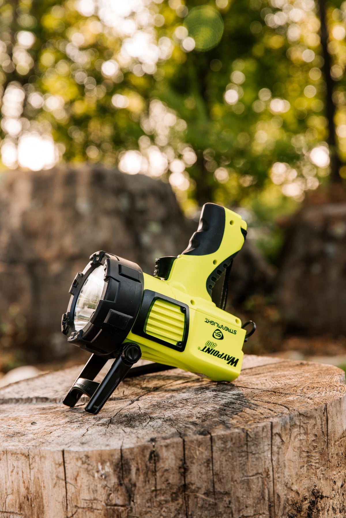 Streamlight WayPoint 400 integrated stand enables hands-free lighting