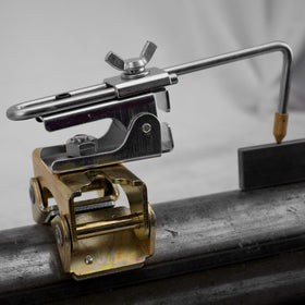 Strong Hand Tools Grasshopper shows magnetic V-Pad base for stable angled work