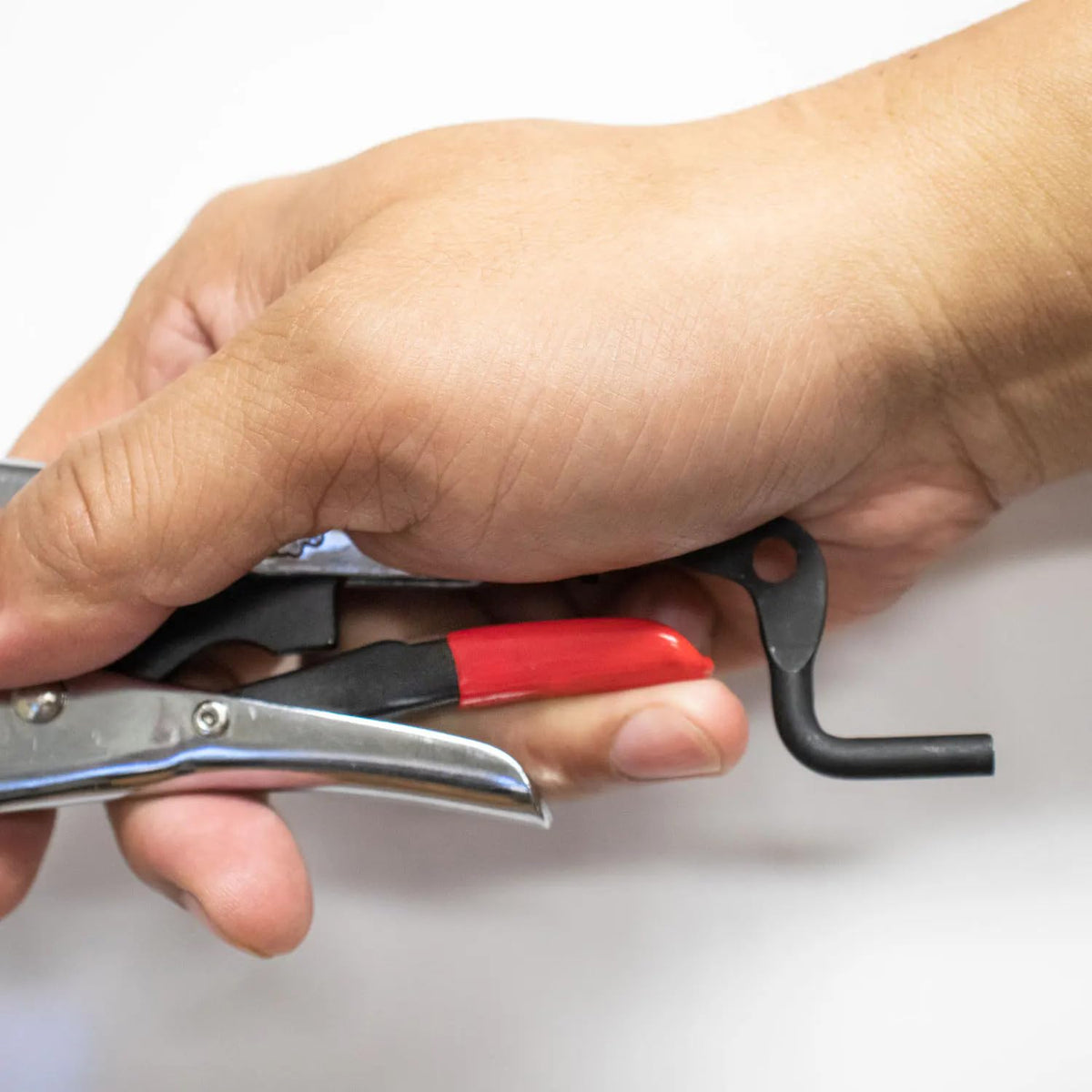 Versatile gripping with large V-pads on PG114V