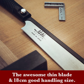 SUIZAN Dozuki handle close-up demonstrates ergonomic grip for comfortable use.