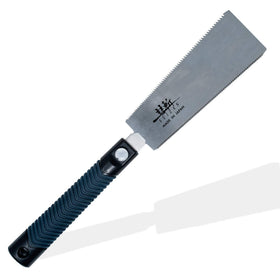 SUIZAN Ryoba pullsaw cutting action delivering clean, precise edges.