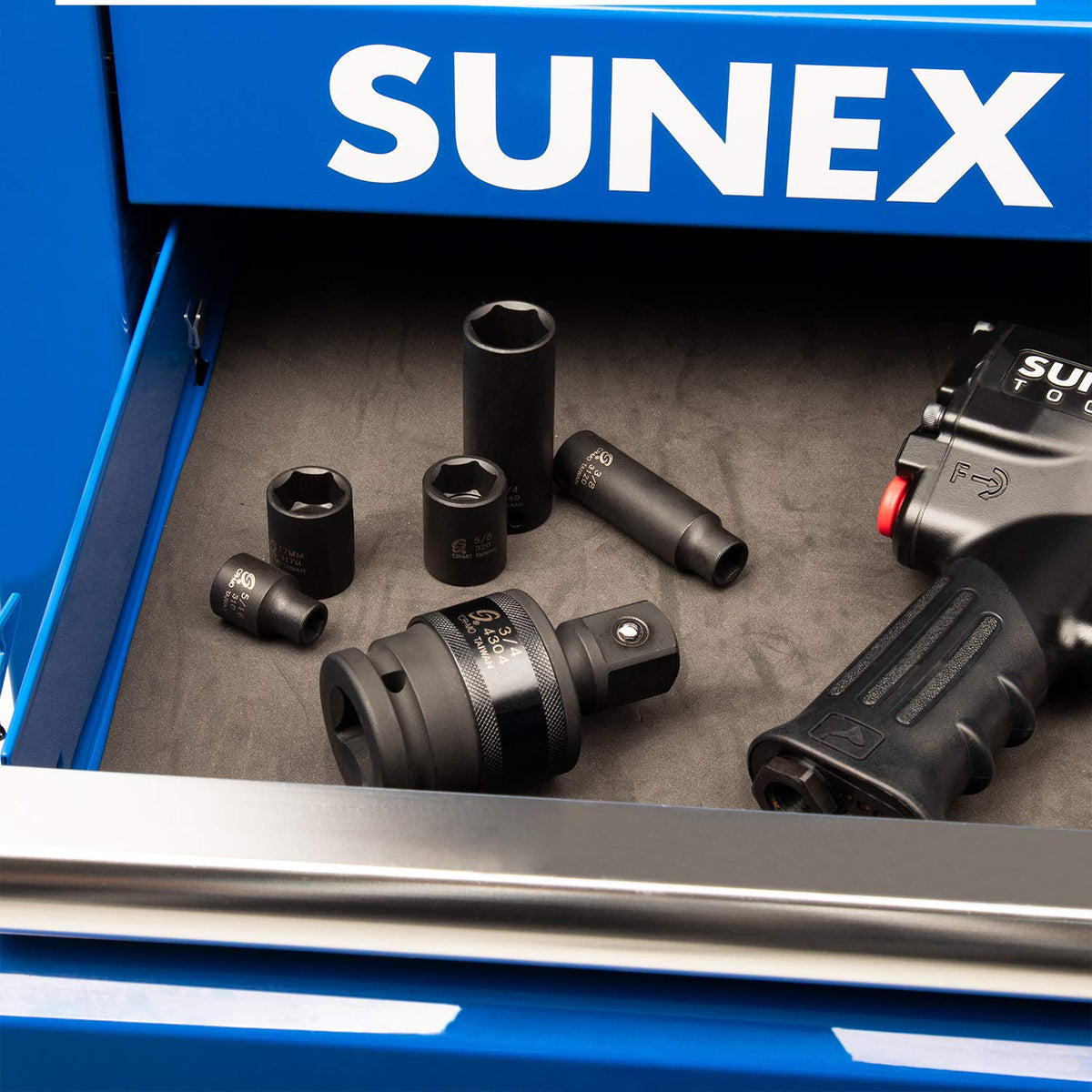 Sunex Tools 4304 flexible joint for hard-to-reach spaces.