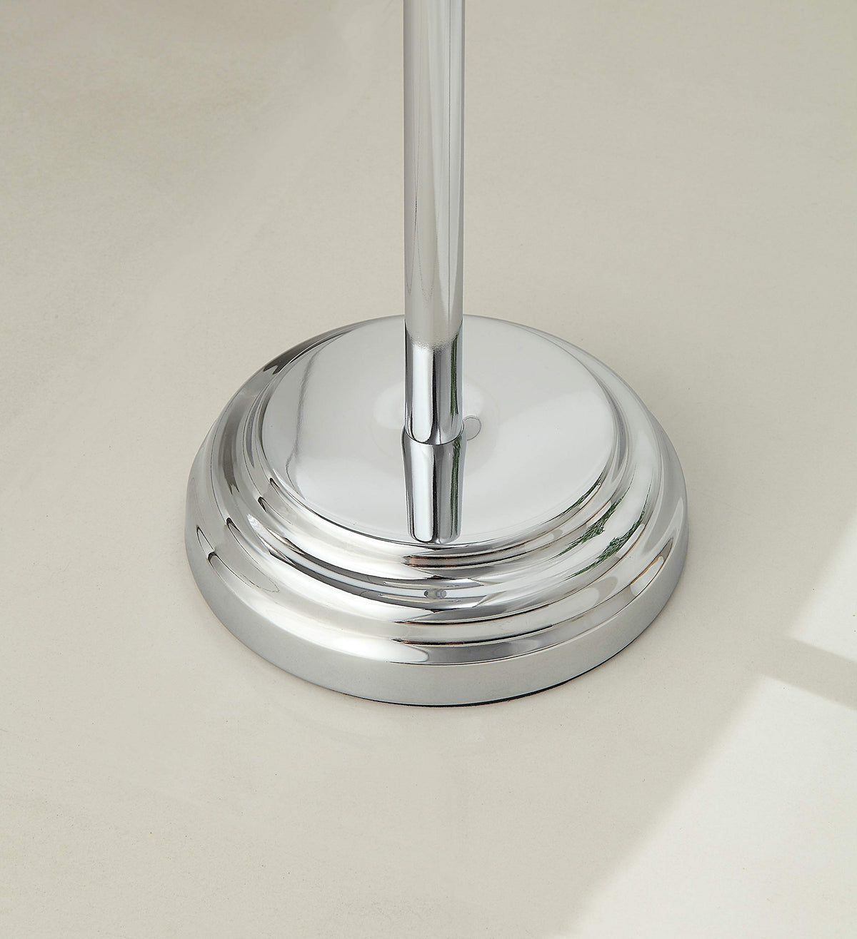 SunnyPoint Classic stand with tissue enables quick, hands-free access by the sink