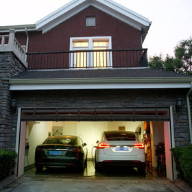 Sunolga quick-closure magnets provide fast, quiet door transitions.