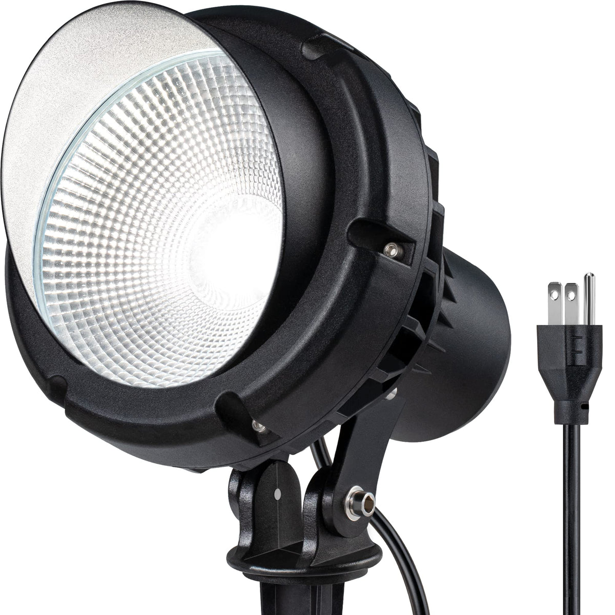 SUNVIE LED 40W outdoor spot light delivers bright daylight glow for yard and flagpole illumination.