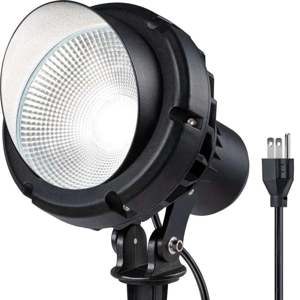 SUNVIE LED 40W outdoor spot light delivers bright daylight glow for yard and flagpole illumination.