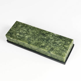 Suwajume oil drops illustrate maintaining stone lubrication during sharpening.